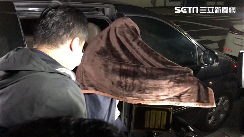 演很大？黃琪被收押竟不坐輪椅了