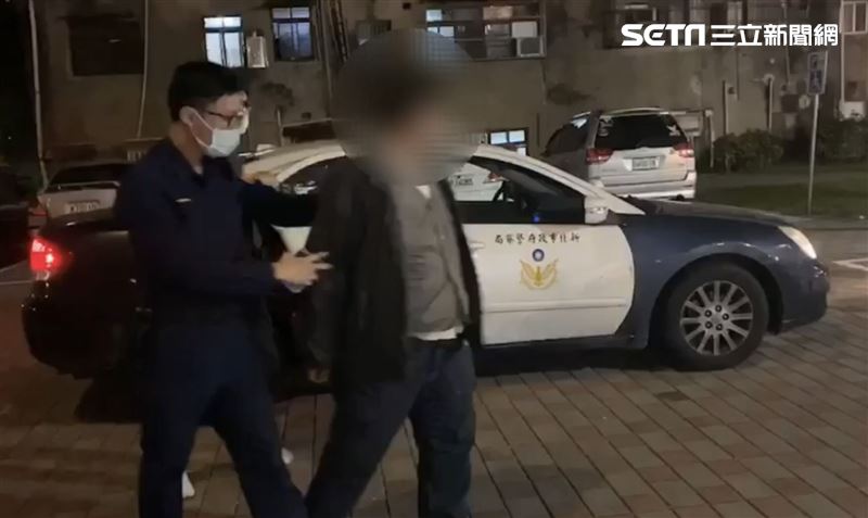 板橋驚見露鳥怪男　騎車狂尻女子嚇傻
