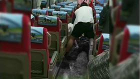 16:9
殺警判無罪／行兇無碼影片瘋傳　網友心碎：看一次哭一次
圖／翻攝自YouTube