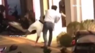 新竹街頭格鬥畫面曝　網：越級打怪？