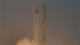 運轉14年  福三5/1正式退役福衛三號在台灣時間2006年4月15日，在美國加州范登堡空軍基地搭乘美樂達（Minotaur）1號火箭升空，目前運轉14年，將在5月1日結束衛星任務。（國研院太空中心提供）中央社記者蘇思云傳真　109年4月30日