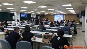 台南區段徵收土地標售再創佳績，黃偉哲希望得標者能有好的規劃帶動台南發展（圖／台南市政府）