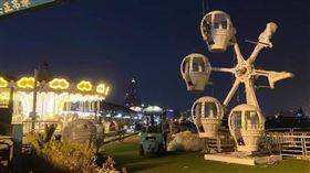 愛情摩天輪現身愛河旁！民眾直擊傻眼！（圖／翻攝自3Q 陳柏惟）