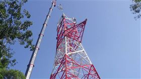 夏季尖峰前上線　通霄345kV輸電線路30日完工通霄345kV超高壓線路30日完工，台電說明，通霄345kV超高壓線路是由通霄電廠沿通霄溪由西往東規劃，全線長度約24.2公里，共興建65座超高壓鐵塔。（台電提供）中央社記者蔡芃敏傳真　109年4月30日