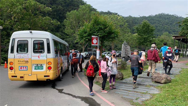 連假首日抹茶山湧人潮　啟動總量管制