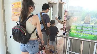 零確診迎連假　遊客逛頑皮世界重防疫