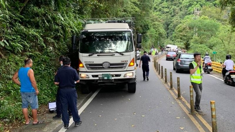 北宜菜車擦撞自行車！女騎士多處骨折