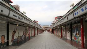 東京疫情嚴峻　原本繁榮淺草商店街幾無人因應武漢肺炎疫情，日本政府4月7日對東京、大阪等發布緊急事態宣言，原本熱鬧的淺草商店街一片死寂。中央社記者楊明珠東京攝　109年4月30日