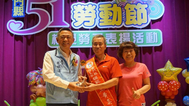 麵包師獲模範勞工　盼見30年前客人