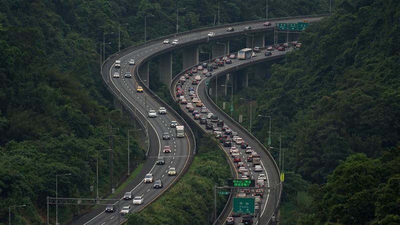 國5雙向車多壅塞　淡水老街亮黃燈