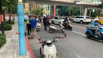 新／板橋嚴重車禍！女騎士捲車輪命危