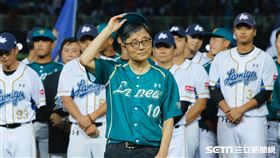 La new集團董事長劉保佑和桃猿領隊劉玠廷。（圖／記者王怡翔攝影）