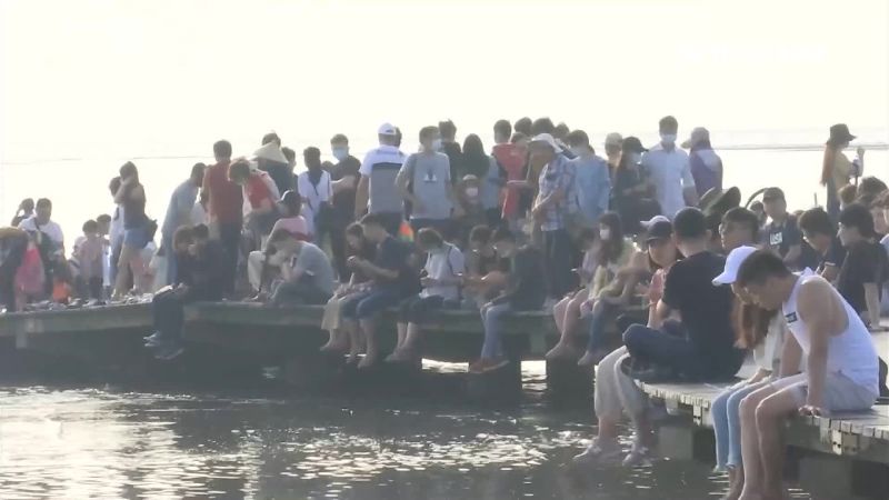 高美木棧道限900人！警鈴響關門