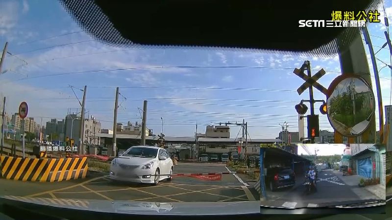 轎車硬闖平交道　網驚呼：根本在玩命