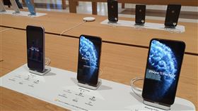 疫情干擾 台灣手機市場台灣手機市場受疫情波及，3月出貨量僅42.6萬支，再創2018年6月「499之亂」後新低，4月恐續受疫情籠罩。中央社記者江明晏攝 109年5月2日