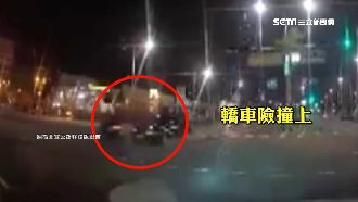 4機車闖馬路險遭撞　網諷：測煞車嗎