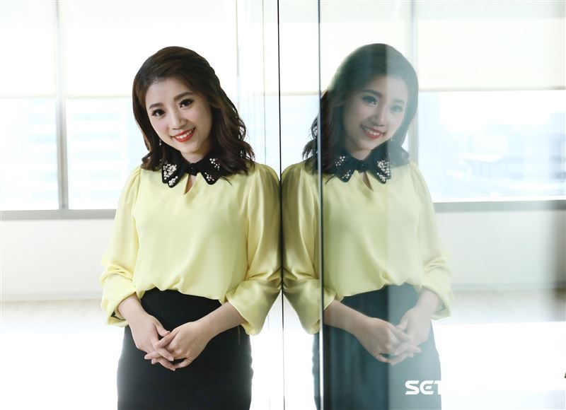 主播葉芷娟近日暫離主播台，轉戰網路股市直播節目「股市小葉問」主持人。（圖／記者林聖凱攝影）