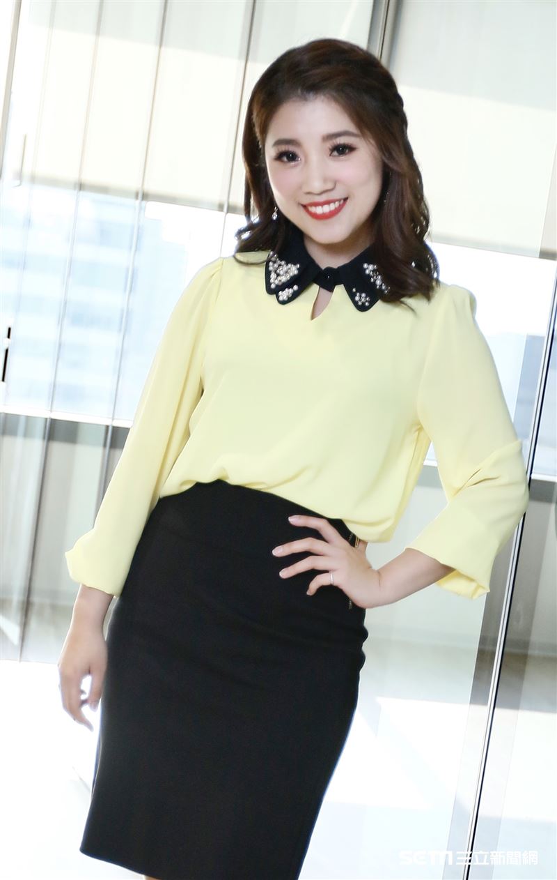 主播葉芷娟近日暫離主播台，轉戰網路股市直播節目「股市小葉問」主持人。（圖／記者林聖凱攝影）