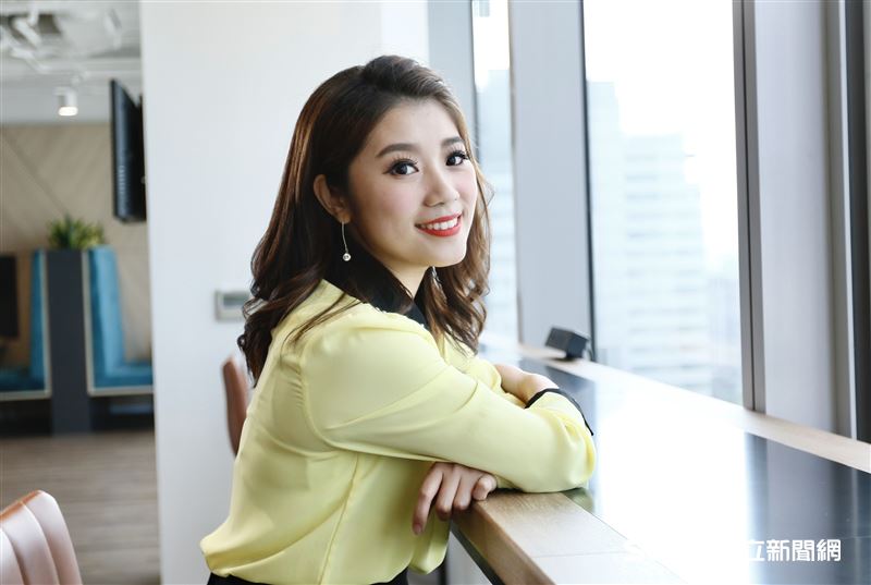 主播葉芷娟近日暫離主播台，轉戰網路股市直播節目「股市小葉問」主持人。（圖／記者林聖凱攝影）
