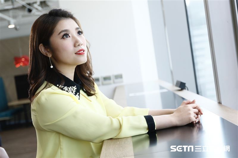 主播葉芷娟近日暫離主播台，轉戰網路股市直播節目「股市小葉問」主持人。（圖／記者林聖凱攝影）