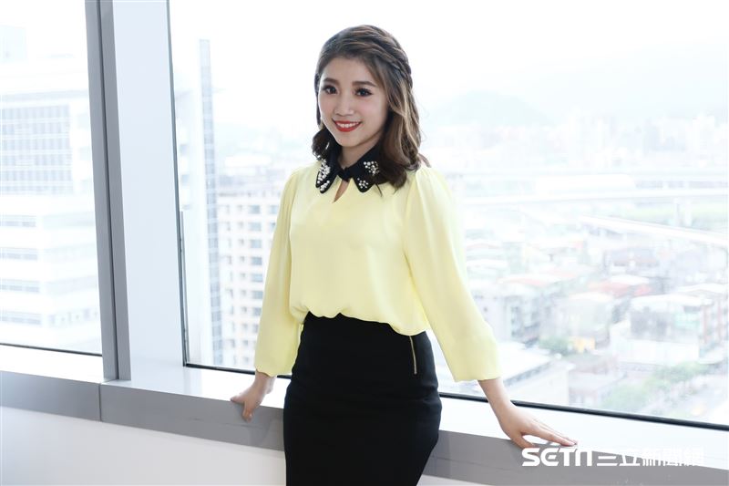 主播葉芷娟近日暫離主播台，轉戰網路股市直播節目「股市小葉問」主持人。（圖／記者林聖凱攝影）