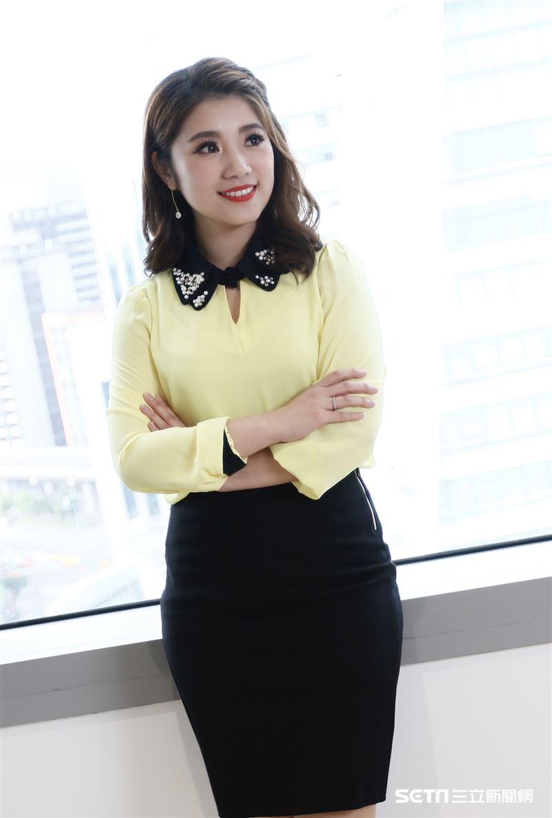 主播葉芷娟近日暫離主播台，轉戰網路股市直播節目「股市小葉問」主持人。（圖／記者林聖凱攝影）
