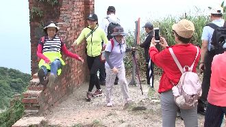 茶壺山湧現人潮　侯友宜親上陣視察