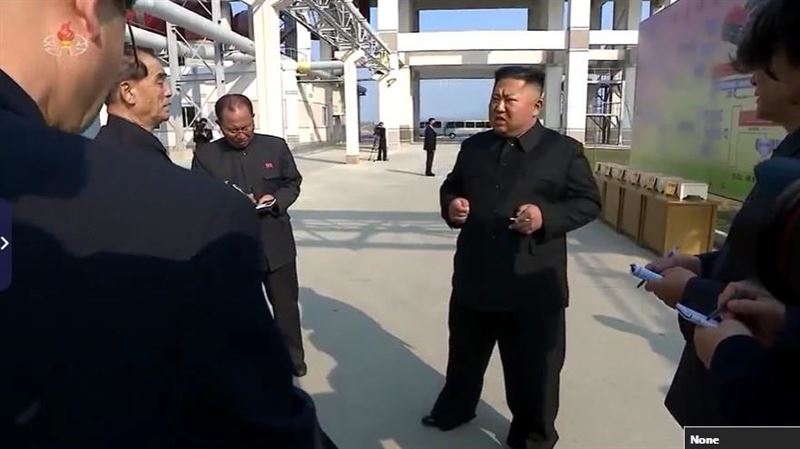 北韓發布金正恩現身影片　走路略僵硬