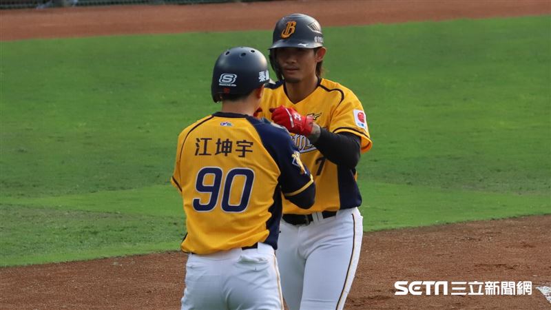 中職／張志豪連4場開轟　緊追朱育賢