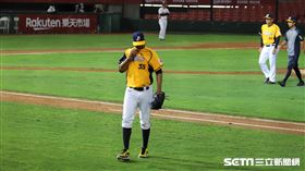 ▲中信兄弟先發投手羅傑斯被打退場。（圖／記者劉彥池攝影）