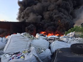高雄大寮某回收場火警　