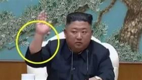 ▲金正恩出現，右手現答案。（圖／截取自影面畫面）