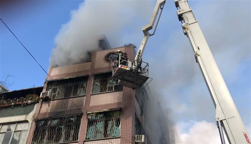 高醫前院長家大火5死　疑2點阻逃生