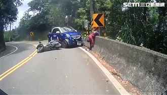 跨雙黃線逆向撞　男騎士彈飛慘掛護欄