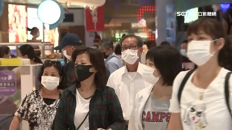 出遊忘防疫…民眾口罩、安全距離都忘