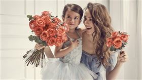 瑞莎與三歲女兒Nika。（圖／Flowerflower花的提供）