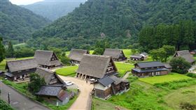 日富山推新高速直達巴士  方便遊夢幻合掌村日本富山縣五箇山菅沼合掌聚落登記為世界遺產，人煙稀少的菅沼，彷如被遺忘的夢幻國度。當地居民很高興9月起新開闢從富山機場出發的快速直達巴士，可載更多遊客前來。中央社記者楊明珠富山攝  108年11月15日