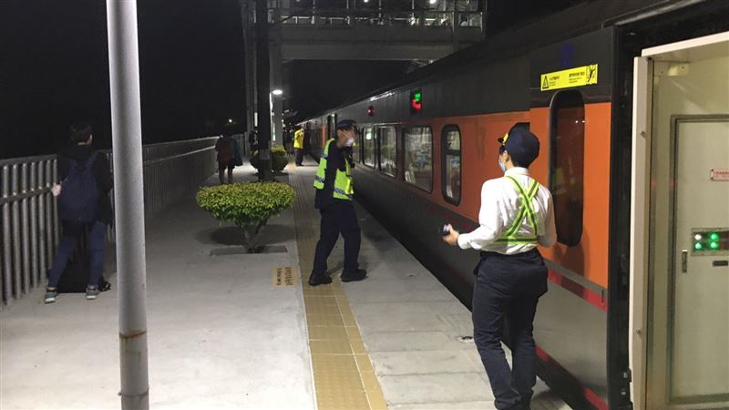 自強號撞老翁噴屍塊　疑殺妻畏罪臥軌