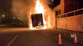 台中市火燒車  駕駛逃生無恙