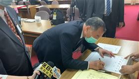 邱國正,情報不是是非題