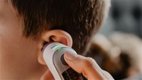 體溫計，溫度計，體溫，量體溫（圖／翻攝自unsplash）
