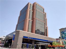 戴德梁行受託辦理公開標售-台北市南京東路頂級商圈中華開發大樓，全棟商辦，單一產權，完整地塊（圖／戴德梁行）