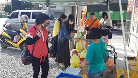 侏儒父女　水果攤（圖／翻攝自小巨人農產品粉專）