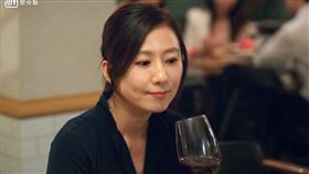 韓劇《夫婦的世界》金喜愛決心復仇，勾好友夫飯店偷情，狠嗆小三「老公偷吃只是發洩」。（圖／愛奇藝台灣站提供）