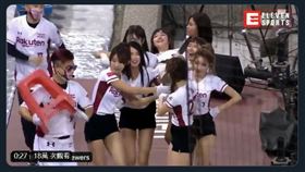 籃籃抬棺舞在歐美爆紅。（圖／翻攝自推特）