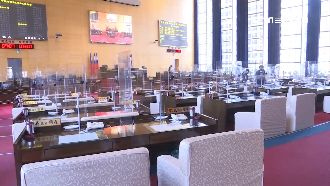 防唇槍舌戰　中市議會裝1百公分隔板
