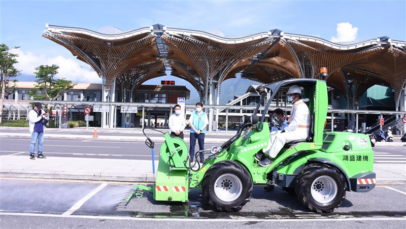 公民攜手防疫　多功能車消毒花蓮火車