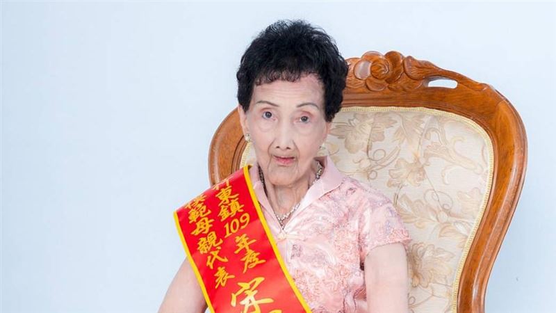 最美老新娘！87歲「模範母親」圓夢