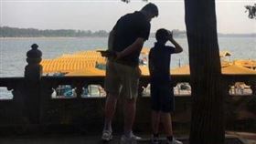 ▲姚明帶女兒遊頤和園。（圖／翻攝自微博）