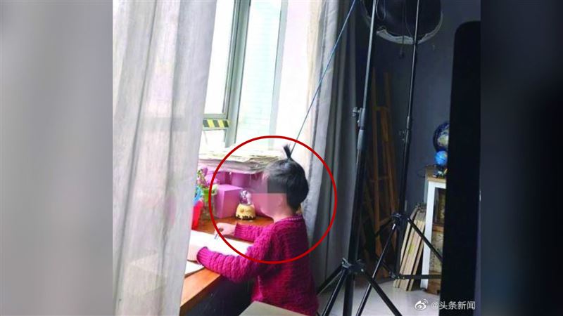 逼6歲兒去撞牆！狠爸：要練鐵頭功